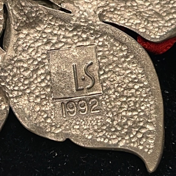The LS collection silver plated hand cast ornament. Preowned excellent conditio… - Picture 5 of 6